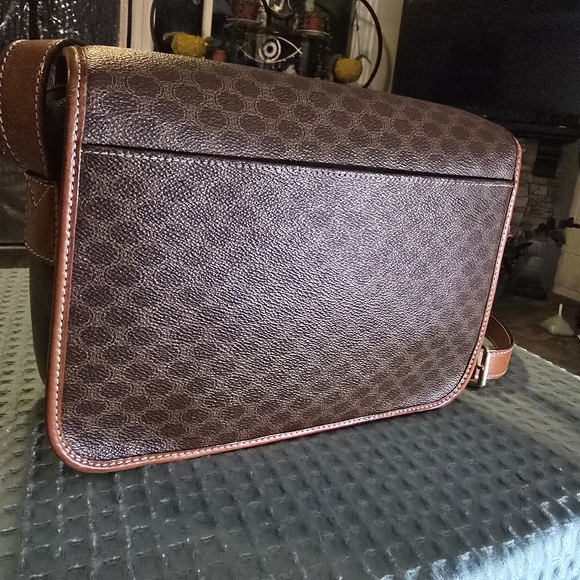 Celine - Picture 10 of 16